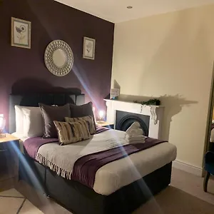 Apartment Beautiful 2 Bedroom In, Bath