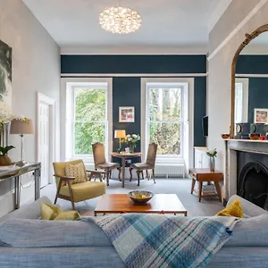 Apartment Spacious, Light-filled Period, Bath